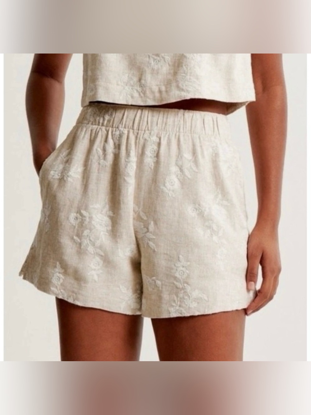 NWT Abercrombie Linen Blend Floral Embroidered Ultra High Rise Shorts Medium